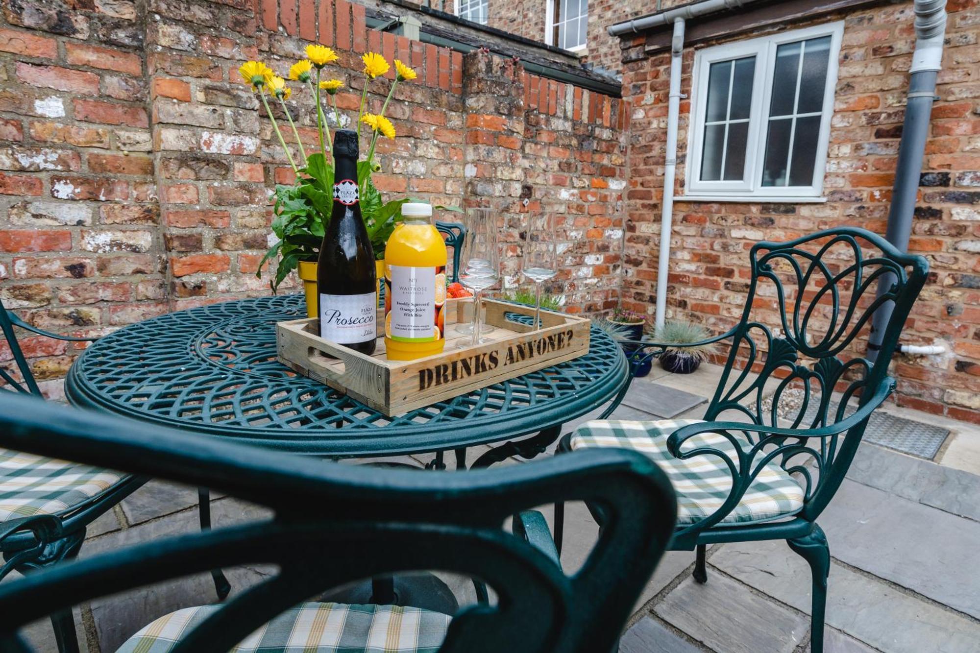 Best Stays York - Alma York — Photos 1